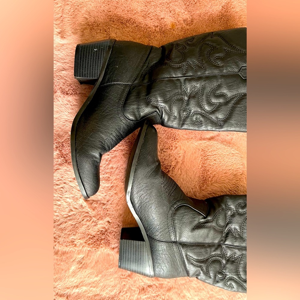 Black cowgirl boots